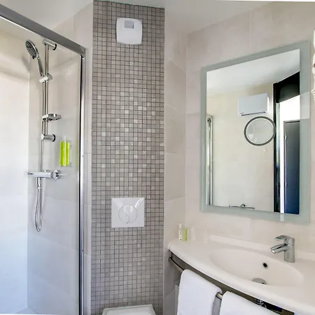 Brit La Neuvillette فندق