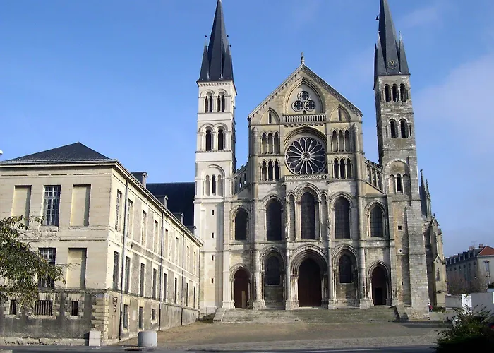Brit Hotel Reims La Neuvillette